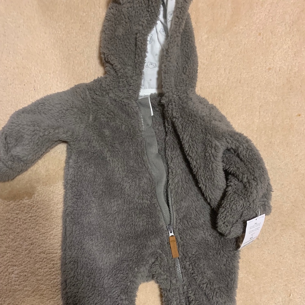 NWT Oshkosh Newborn BodySuit Winter Wear with Hood Fuzzy VERY WARM Size 3 Months